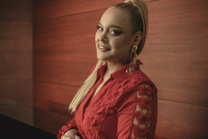 La artista ecuatoriana prepara el lanzamiento de nuevas canciones mientras continúa con Las Damas de Oro.