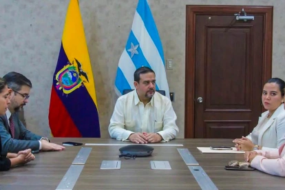 Las autoridades se reunieron ante la situación de la vía a Salitre.