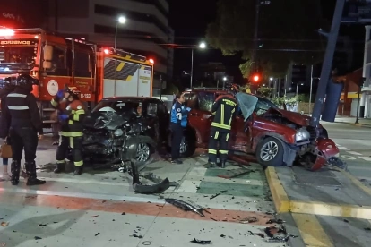 El choque entre los dos vehículos ocurrió en la avenida 10 de Agosto y Colón, en el norte de Quito.