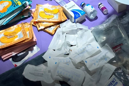 Se decomisaron 83 productos irregulares, entre medicamentos y dispositivos médicos.