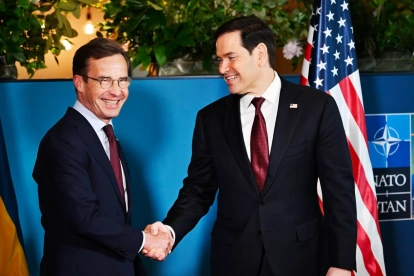 El primer ministro sueco, Ulf Kristersson (izquierda), y el secretario de Estado estadounidense, Marco Rubio,en la reunión de ministros de Asuntos Exteriores de la OTAN en Suecia, el 22 de mayo de 2026.