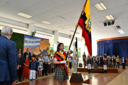 Giovanna Morán Cedeño fue proclamada como abanderada del Pabellón Nacional, en el IPAC, este viernes 22 de mayo.