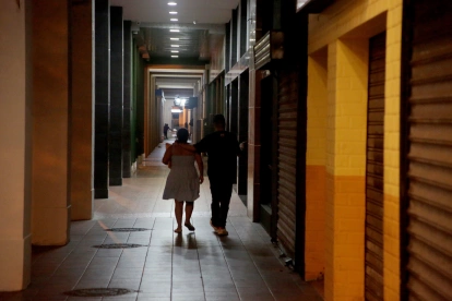 Comerciantes y emprendedores reportan afectaciones económicas por las restricciones.
