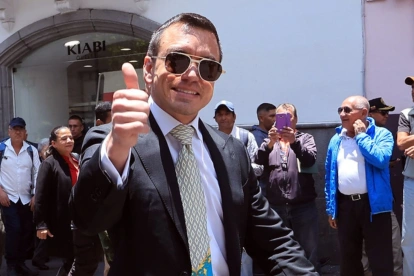 El presidente Daniel Noboa enfrenta cuestionamientos por los retrasos y resultados pendientes en áreas como seguridad, salud, educación y obras públicas.