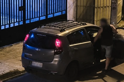 Imagen del automóvil involucrado en la embestida a un adulto mayor.