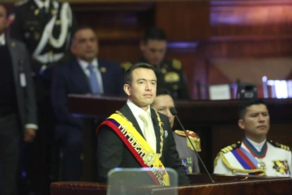 Cuentas oficiales del Gobierno ahora destacan la frase "adelante con firmeza".