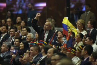 Varios ciudadanos fueron invitados para ser parte del acto en la Asamblea Nacional.