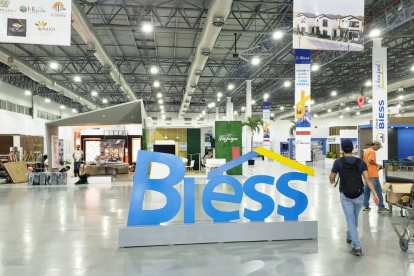 Fotografía de una feria de proyectos inmobiliarios del Banco del Instituto Ecuatoriano del Seguridad Social (Biess).