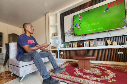 Miguel Góngora compró un televisor nuevo para poder ver este fin de semana la final Champions League en la que jugará su vecino y amigo Willian Pacho.