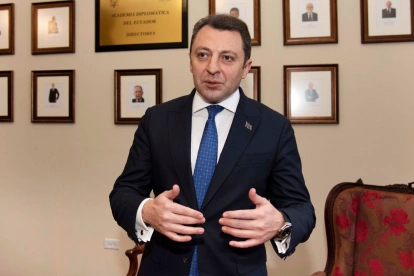 Elnur Mammadov, viceministro de Asuntos Exteriores de Azerbaiyán, durante su visita a la Academia Diplomática del Ecuador en Quito