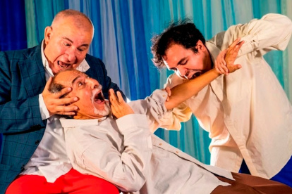 El montaje teatral rescata la esencia crítica y humorística de “Pipo”, uno de los dramaturgos más influyentes del Ecuador, desde una visión fresca y contemporánea.