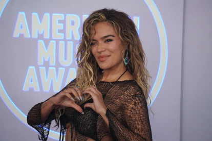 La colombiana Karol G recibió el Premio Internacional a la Excelencia Artística.
