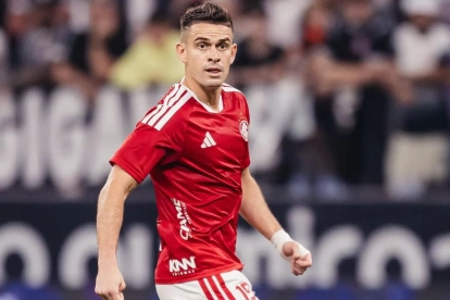 Rafael Borré silenció el estadio y celebró una valiosa victoria de Internacional en el Brasileirao.