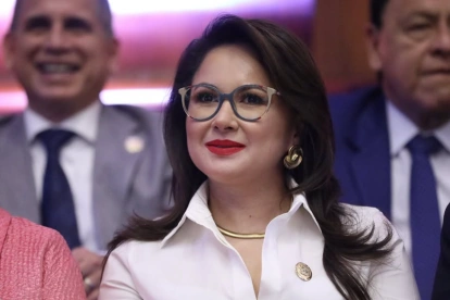 Imagen referencial de la ministra Nathalie Morillo, quien afirmó la compra directa de fármacos a la India y la reestructuración de la distribución hospitalaria.