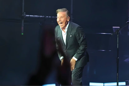 Ricardo Montaner volvió a encontrarse con el público guayaquileño en una noche cargada de nostalgia, romanticismo y clásicos inolvidables.
