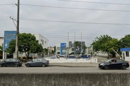 La emergencia que afectó a siete vehículos se registró en la Policía Judicial, que está en la avenida José Rodríguez Bonín, en el suroeste de Guayaquil.