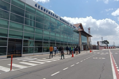 Imagen referencial. El vuelo que cubría la ruta Quito-Cuenca debía aterrizar en el aeropuerto de Cuenca pasadas las 13:00.
