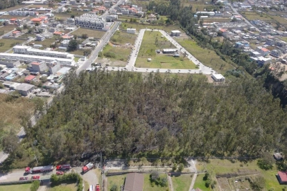 Se registró una quema de desechos en el sector de Llano Chico, norte de Quito.