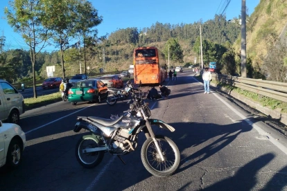 El choque entre la motocicleta y el automóvil ocurrió en la avenida Simón Bolívar, a la altura de Zambiza.