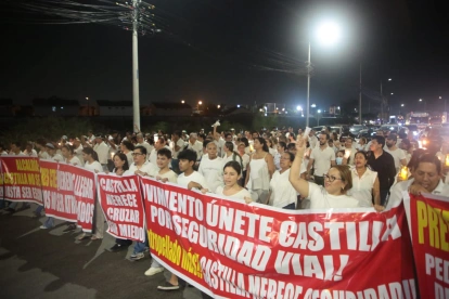 La protesta convocó a cientos de ciudadanos a la carretera.