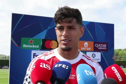 El ecuatoriano Piero Hincapié, defensa del Arsenal, bromeó sobre la final de la Liga de Campeones contra el Paris Saint Germain de William Pacho y dijo que Ecuador "va a estar dividido".