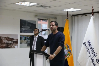 30 de abril de 2024. El entonces ministro de Energía encargado, Roberto Luque, en en una rueda de prensa en Quito.