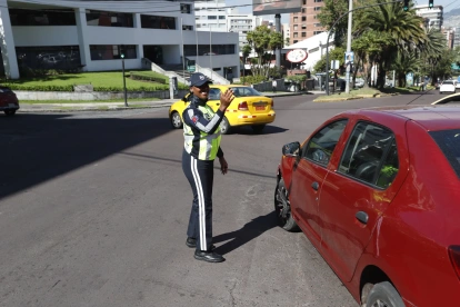 Vehículos y motocicletas con placas terminadas en 7 y 8 no podrán circular durante el Pico y Placa en Quito.