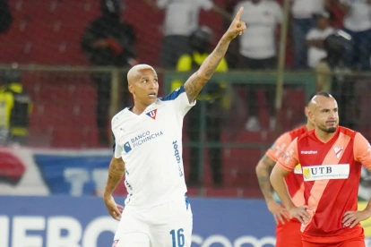 El brasileño Deyverson marcó un doblete en el triunfo ante Always Ready.