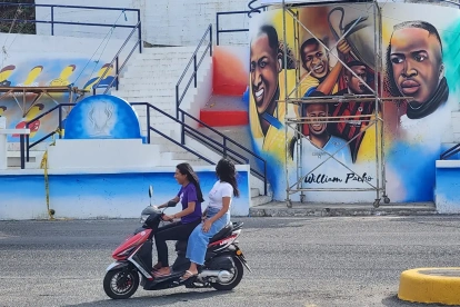 Un mural de Willian Pacho forma parte del ambiente previo a la final de la Champions League.