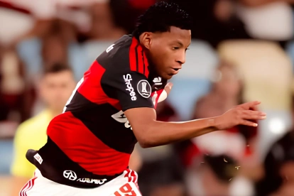 Gonzalo Plata jugando para el Flamengo.