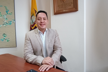 El alcalde de Cuenca,  Cristian Zomora fue suspendido sus derechos de participación política por el Tribunal Contenciosos Electoral por una denuncia de violencia política de género.