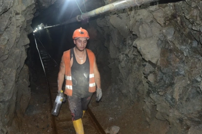 Acuerdo ministerial permite cambios en contratos mineros vigentes.