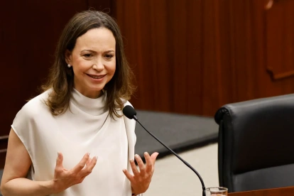 La líder opositora venezolana y premio Nobel de la paz María Corina Machado habla en la Asamblea Nacional de Panamá.
