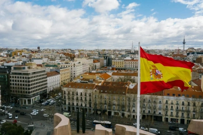 España otorgó nacionalidad a 13.689 ecuatorianos en 2025 tras récord migratorio.