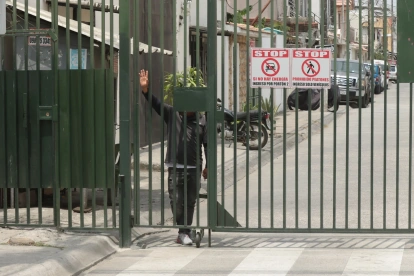 Los vecinos optan por encerrarse en Guayacanes ante el auge de la inseguridad.