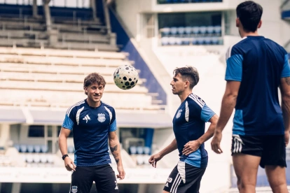 Jugadores de Emelec entrenan en el estadio George Capwell.