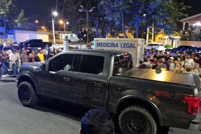 En este carro viajaba el empresario José Suárez Alarcón que fue asesinado en Santa Elena