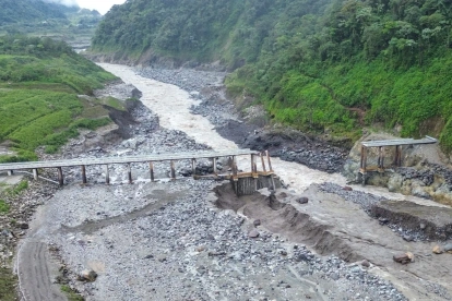 Una parte del dique permeable construido para mitigar el avance de la erosión del río Coca cedió el 21 de mayo de 2026.
