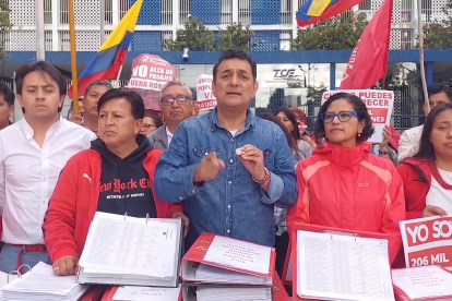 Geovanni Atarihuana, director de Unidad Popular, presentó las afiliaciones.