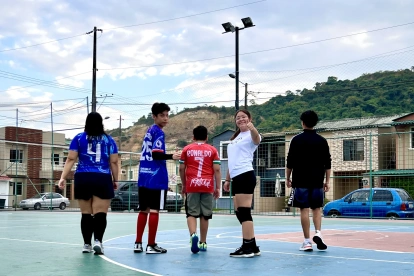 Aunque aún disfrutan jugar, hacer deporte y compartir con sus amigos, la inseguridad forma parte de las preocupaciones cotidianas de muchos adolescentes en Guayas.