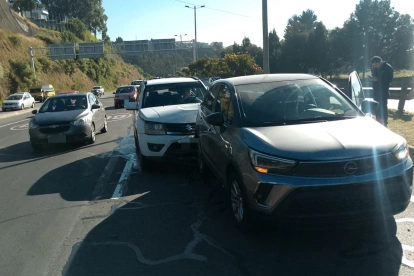 La mañana de este 1 de junio de 2026, dos autos se impactaron en la Ruta Viva.