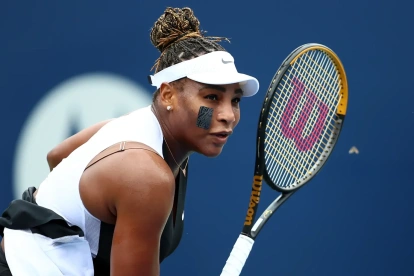 Serena Williams durante su encuentro contra Nuria Parrizas Díaz en el Hologic WTA Tour, el 8 de agosto de 2022