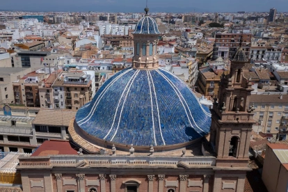 Vista general de la cúpula de la Iglesia de las Escuelas Pías, galardonada en los Premios Europa Nostra, tras una compleja intervención con más de 35.000 tejas.
