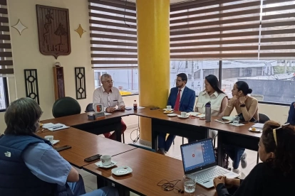 Los representantes de la Federación Médica Ecuatoriana (FME) cuestionaron la desvinculación de profesionales médicos. Atribuyen la medida a la creación de la empresa pública para medicamentos.