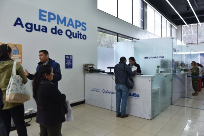 En las oficinas de la Epmaps se atienden reclamos de los usuarios por la tasa de recolección de basura.