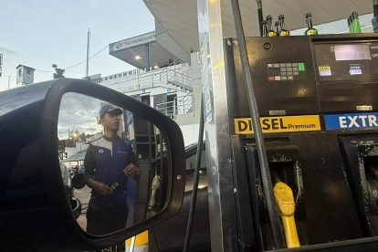 El precio de las gasolinas extra, ecopaís y el diésel premium se actualizan el día 12 de cada mes.