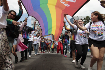 Varios colectivos marcharon en el día del Orgullo Gay, en el norte de Quito. 22 de junio del 2024 (ag expreso ag extra)