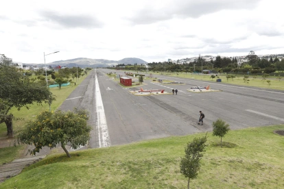Trabajos. En la antigua terminal aérea se tiene previsto construir más canchas e incluso una arena de espectáculos.