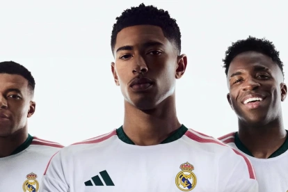 Kylian Mbappé, Jude Bellingham y Vinícius Júnior posan con la nueva camiseta del Real Madrid para la temporada 2026/2027.