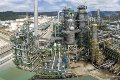 La Refinería Esmeraldas es el principal complejo refinador de Ecuador. Puede procesar hasta 110.000 barriles de crudo por día.